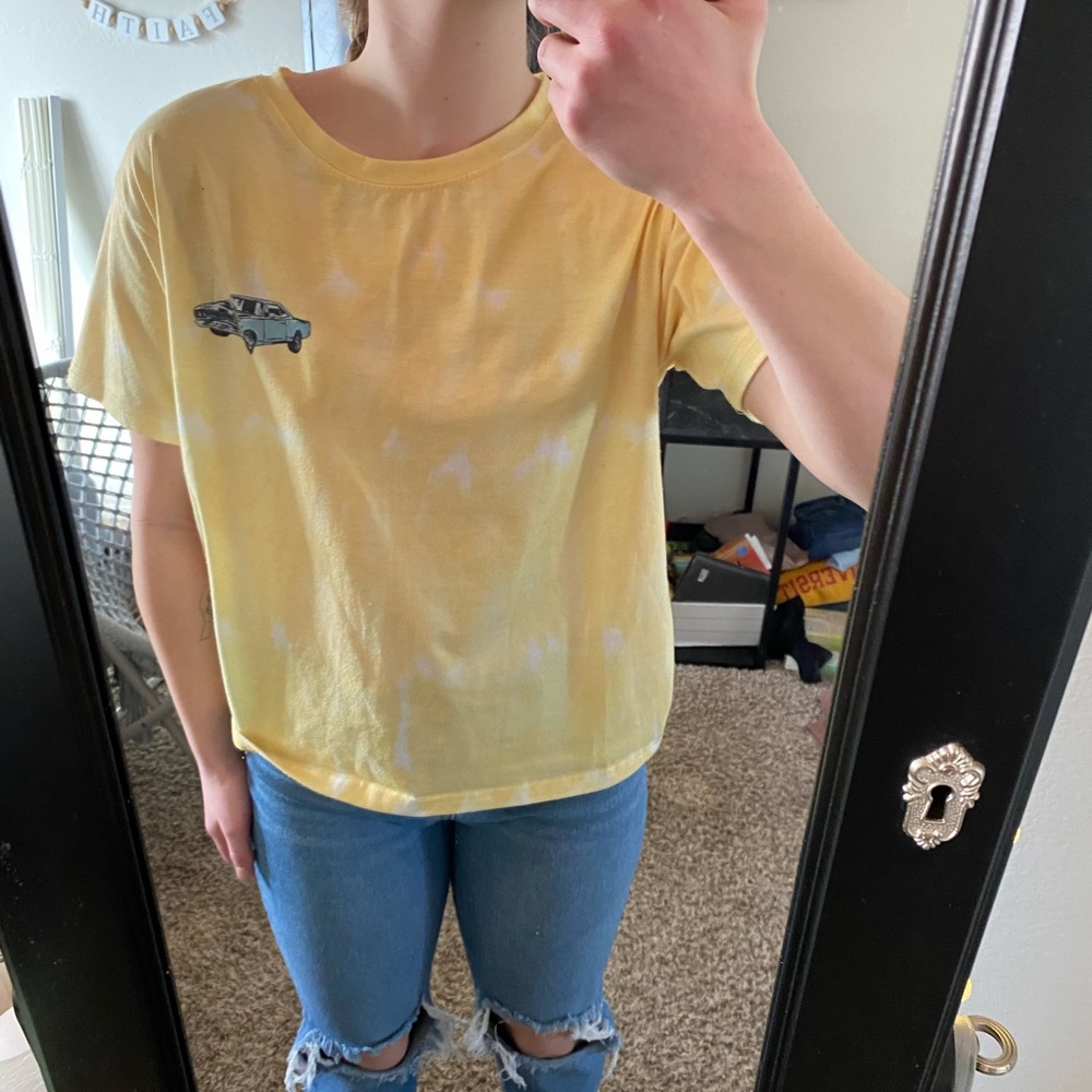 Yellow, tie-dye, motor show, t-shirt.